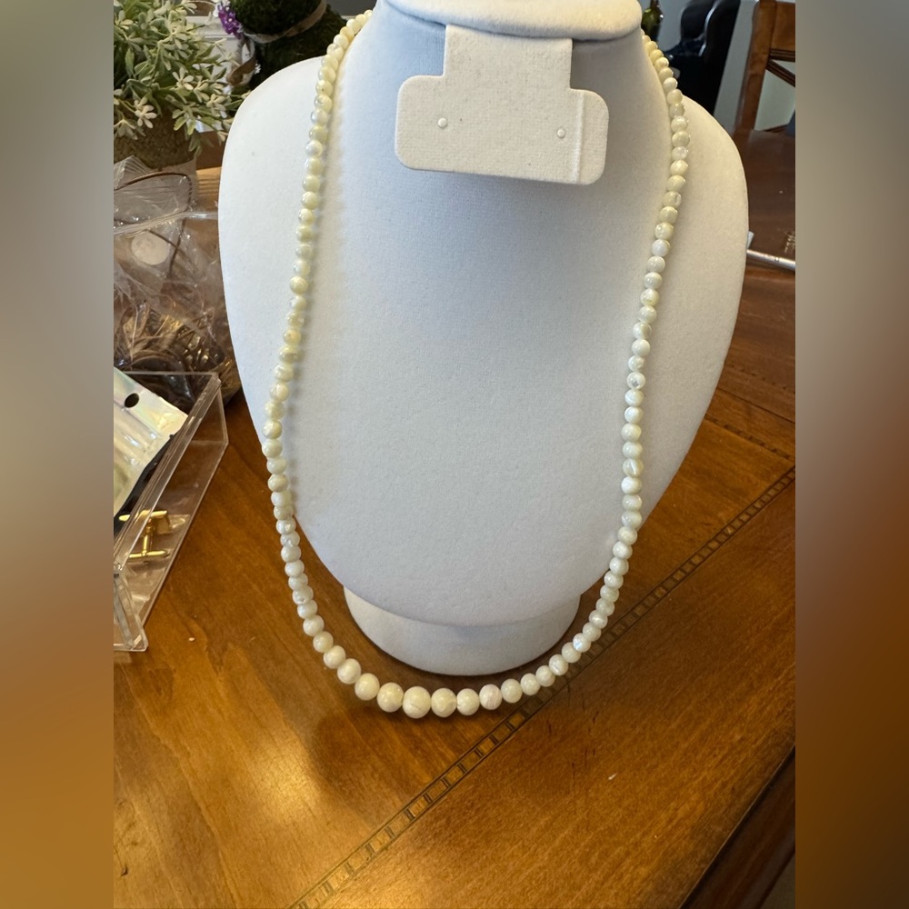 Vintage Lucoral White Mother Of Pearl Shell Graduated Bead Necklace 24”